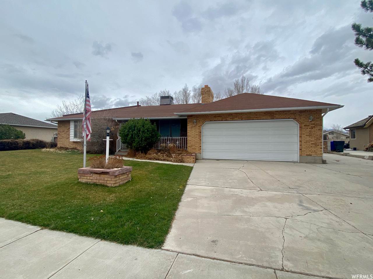 48 Eastmoor Dr - Photo 1