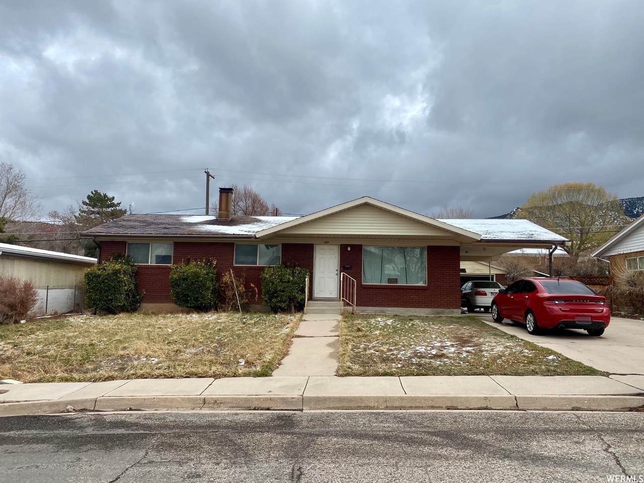 593 Sunset Dr - Photo 1