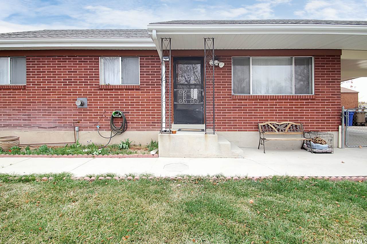 311 Starcrest Dr - Photo 1