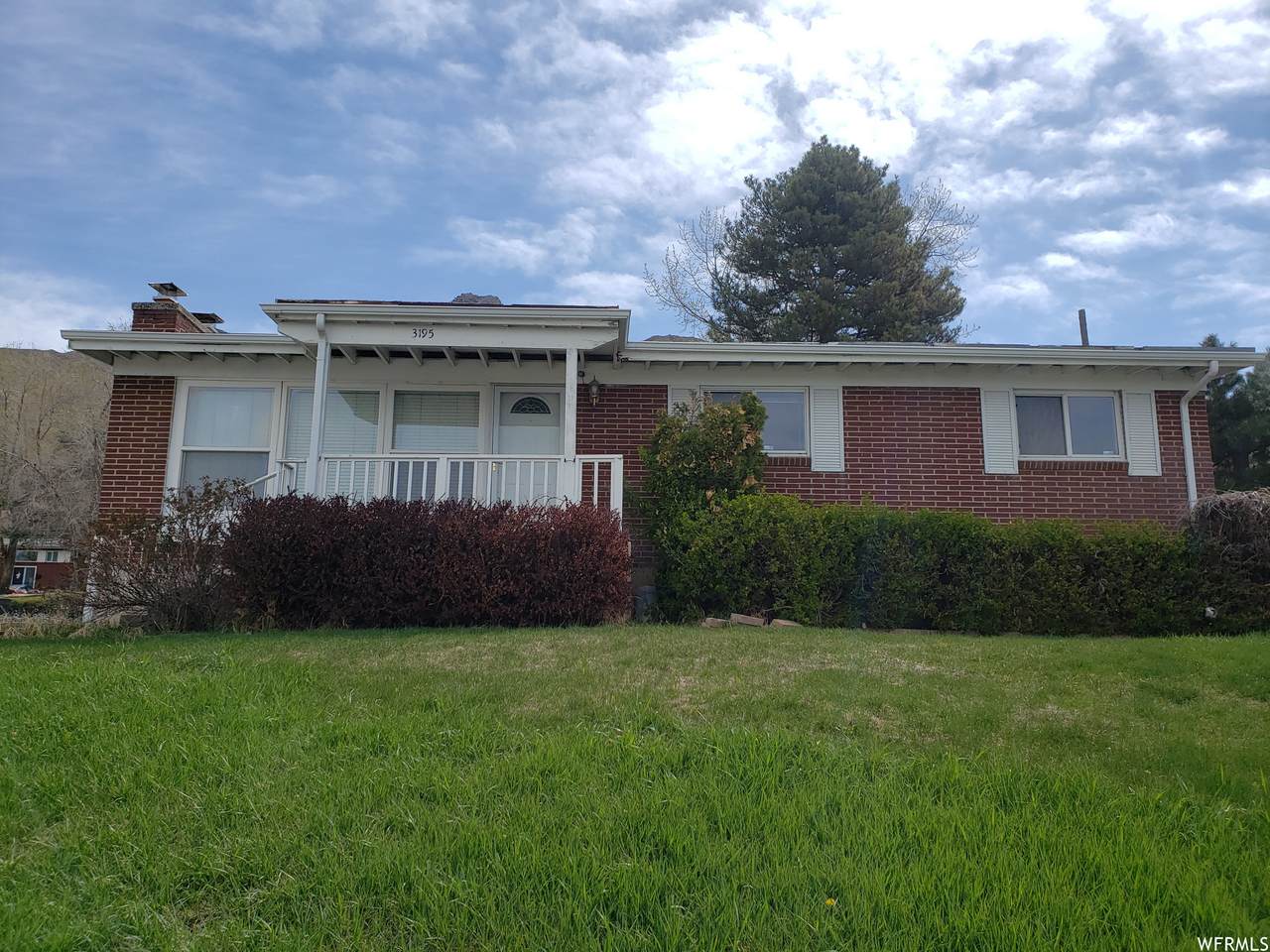 3195 Yosemite Dr - Photo 1