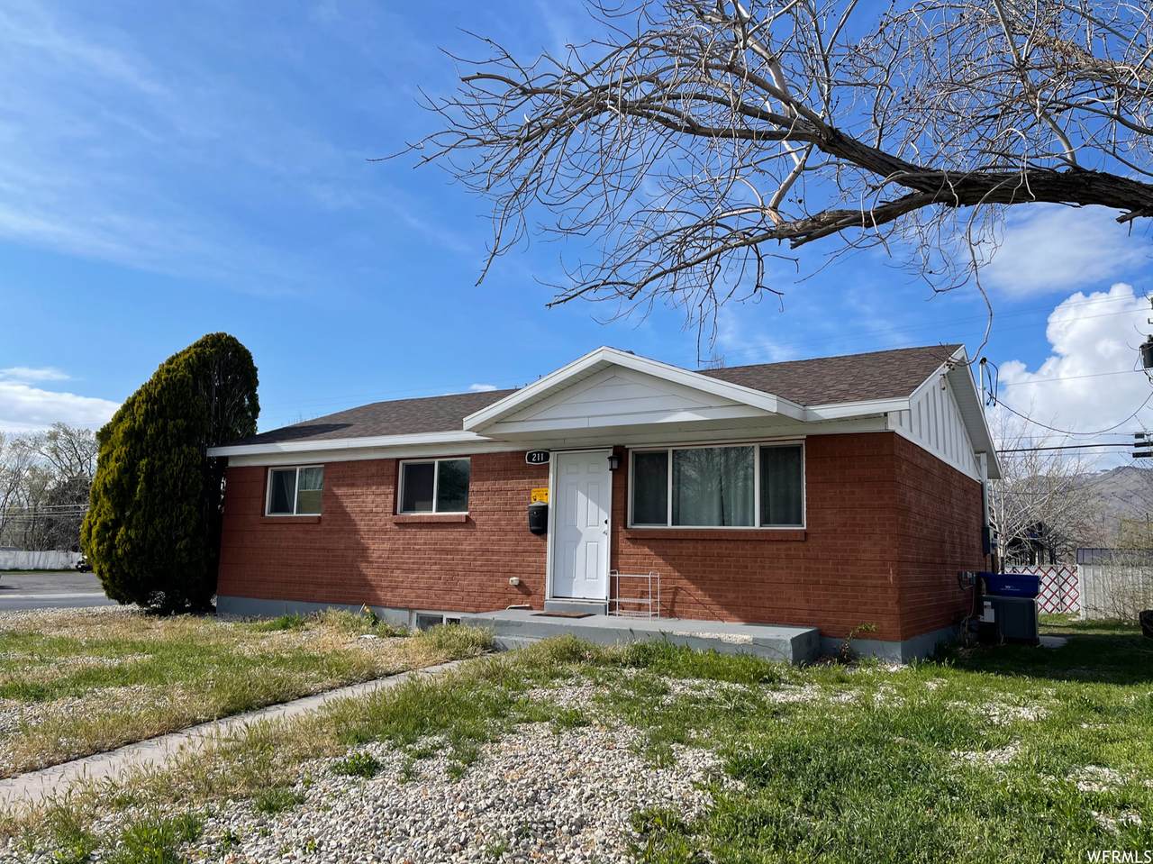 211 740 - Photo 1