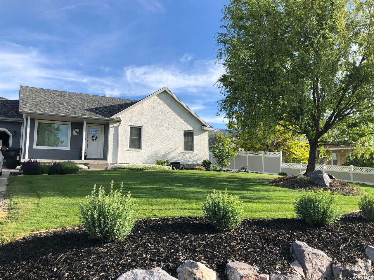576 Maple Ln - Photo 1
