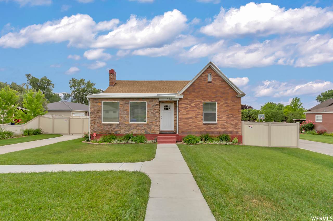 1886 Lincoln Ln - Photo 1