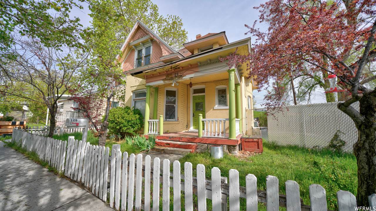 126 Mead Ave - Photo 1