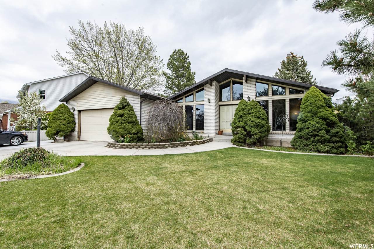 1936 Terra Vista Way - Photo 1