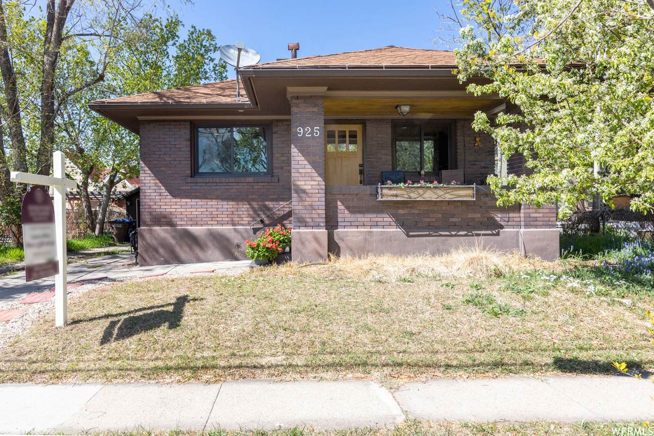 925 Bryan Ave - Photo 1