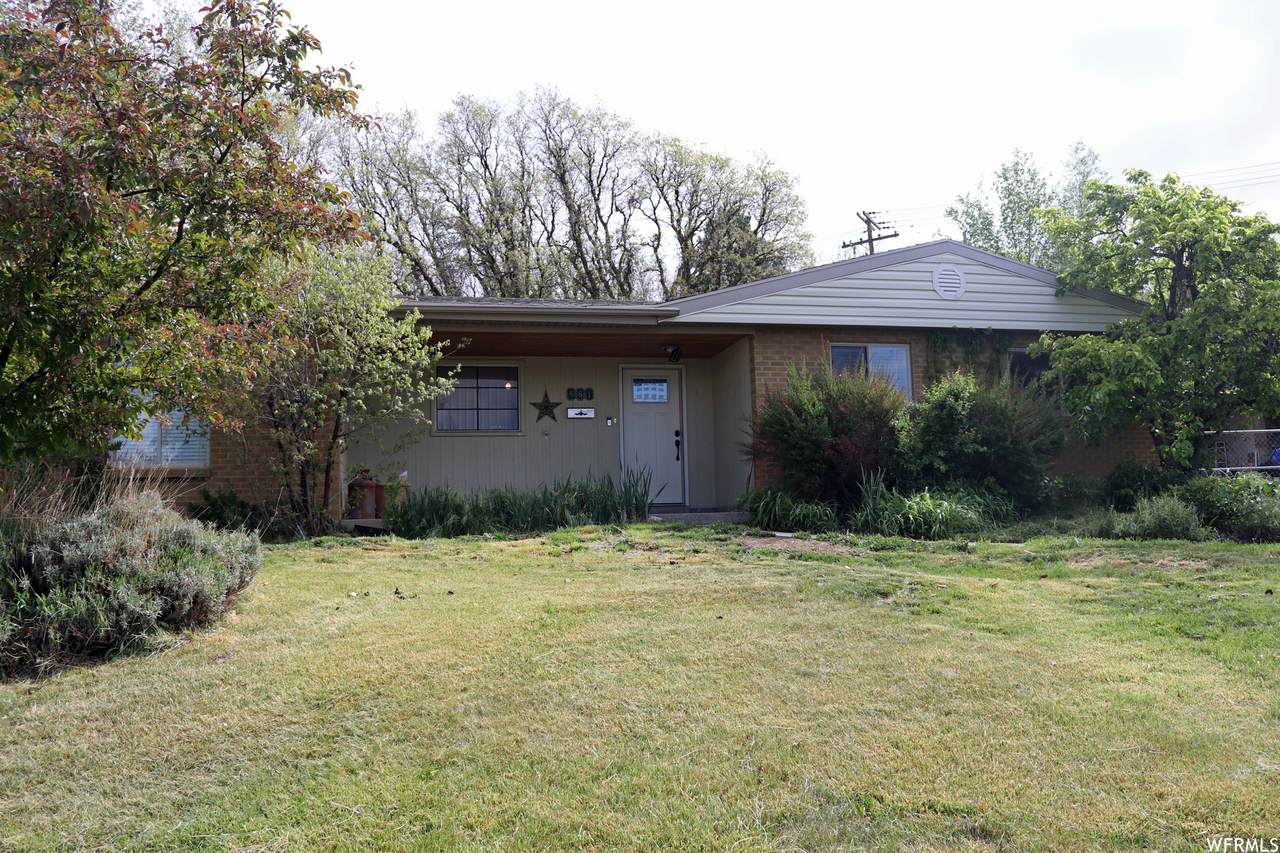 581 Woodland Cir - Photo 1