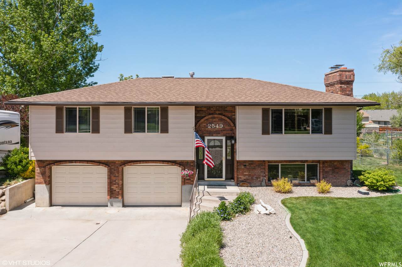 2549 2125 St - Photo 1