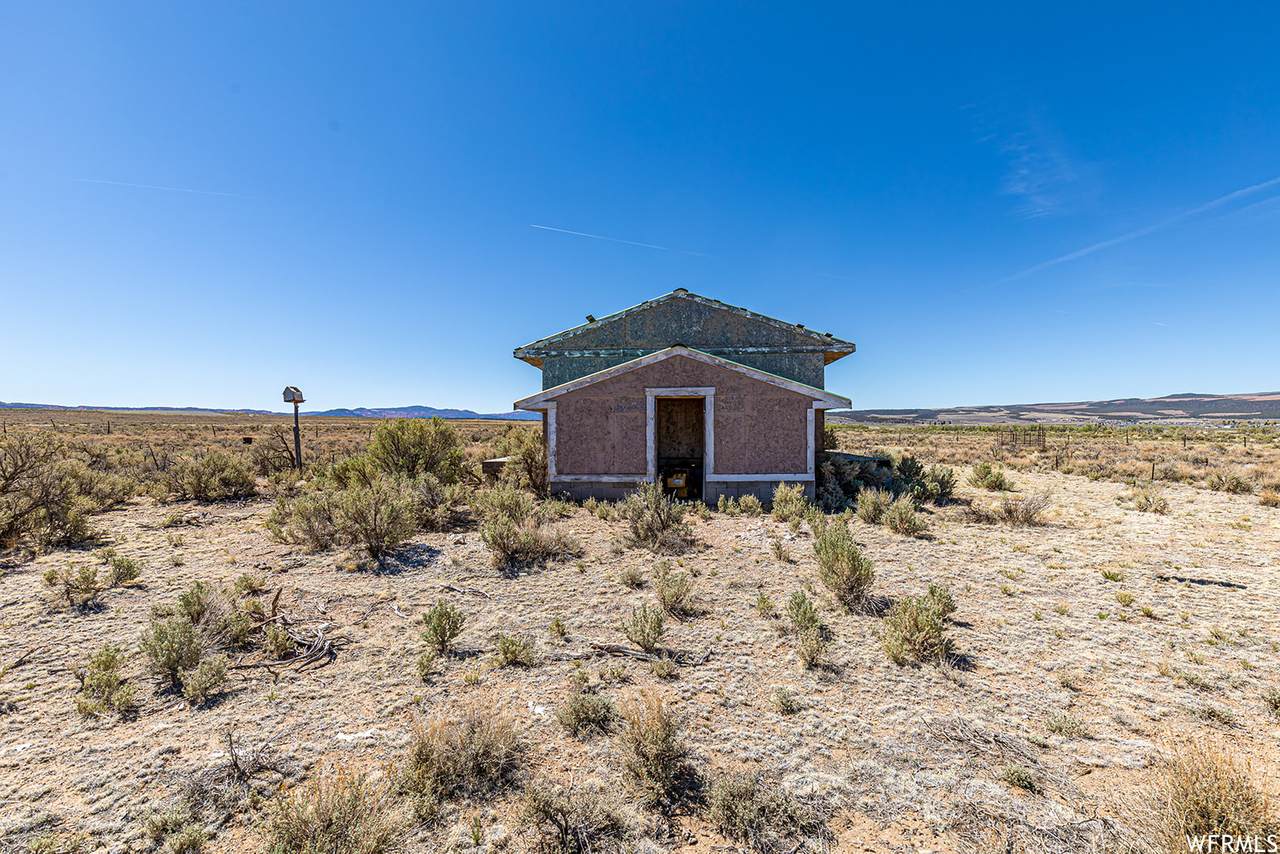 1580 Coon Ln - Photo 1