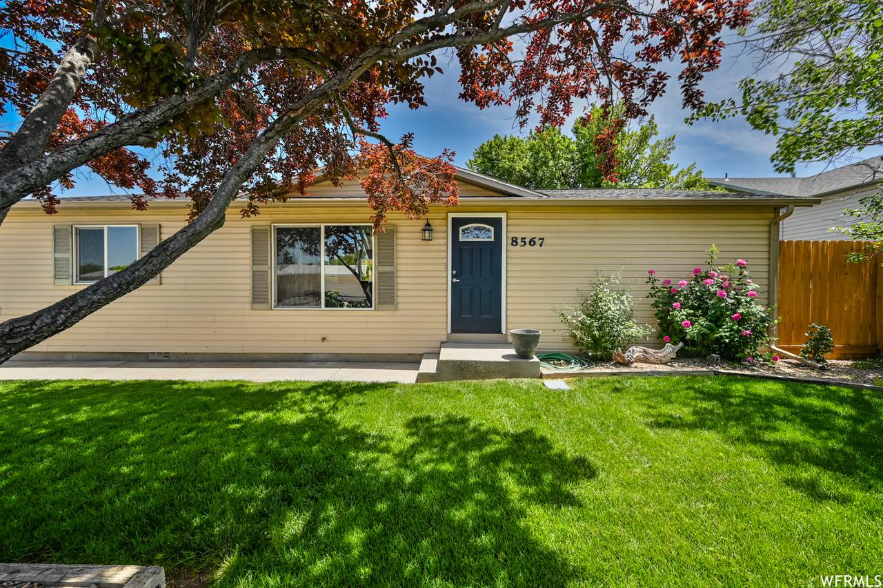 8567 Meadowlark Ln - Photo 1