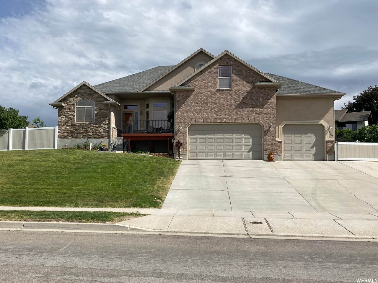 712 Vista Cir - Photo 1