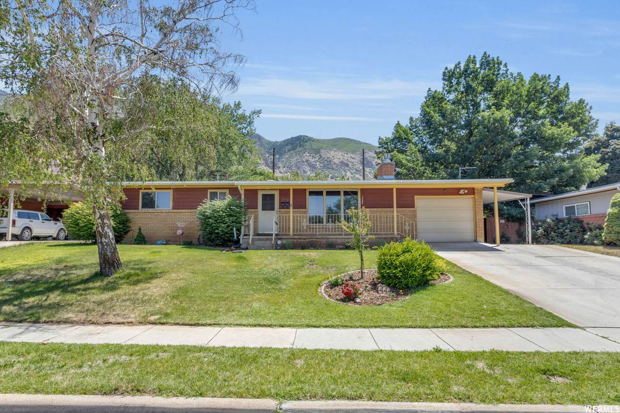 952 Simoron Dr - Photo 1