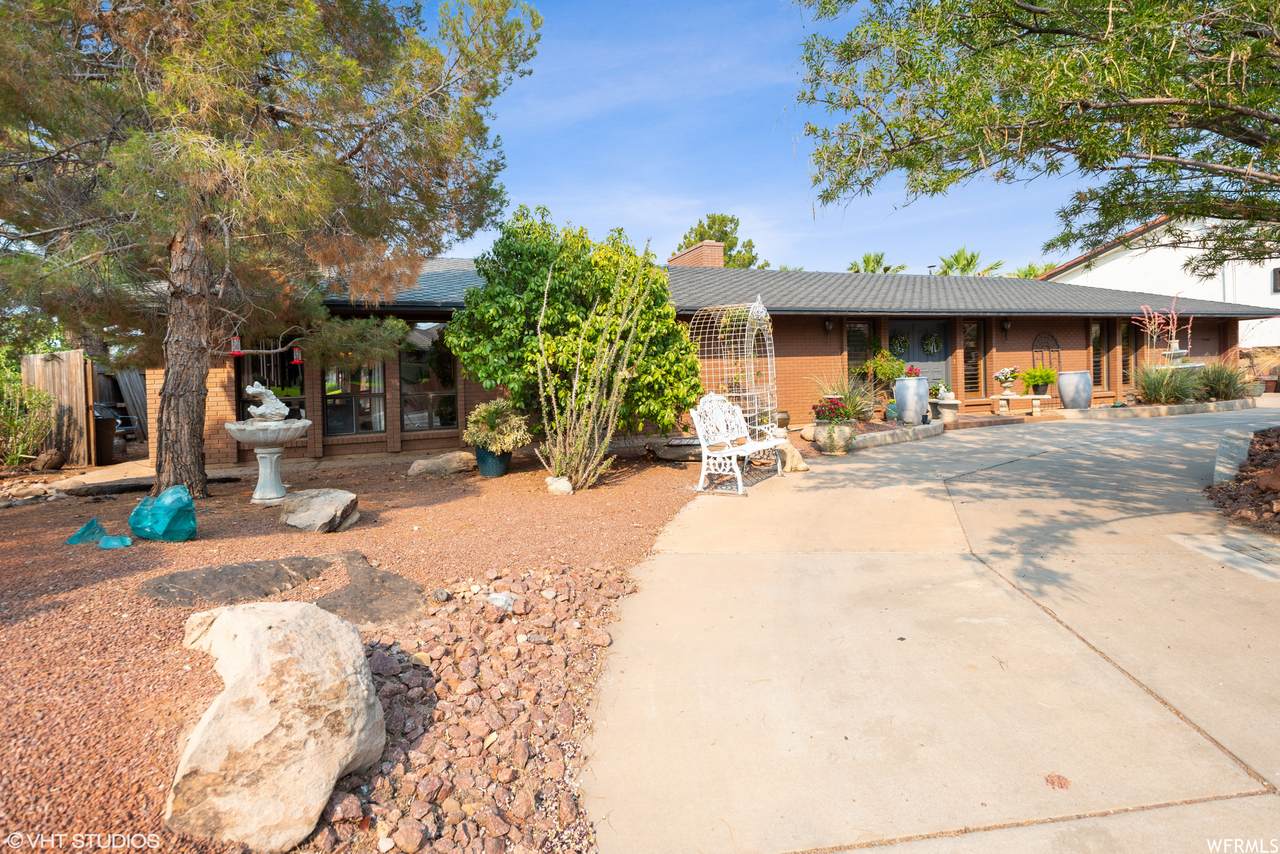 2986 Bloomington Dr - Photo 1