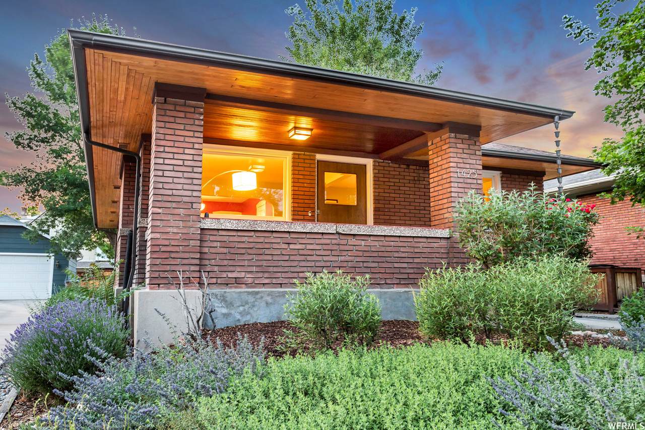 1425 Roosevelt Ave - Photo 1