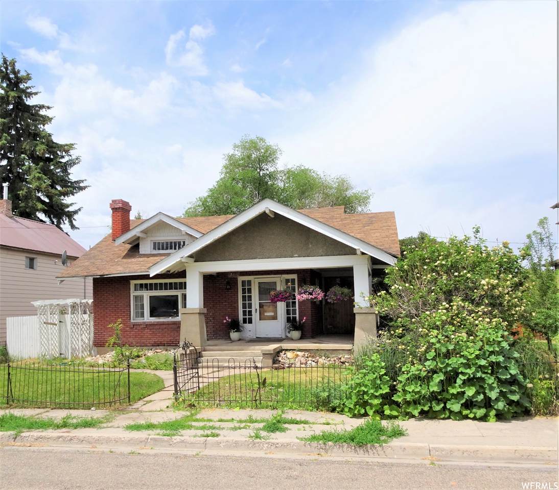245 9TH St - Photo 1