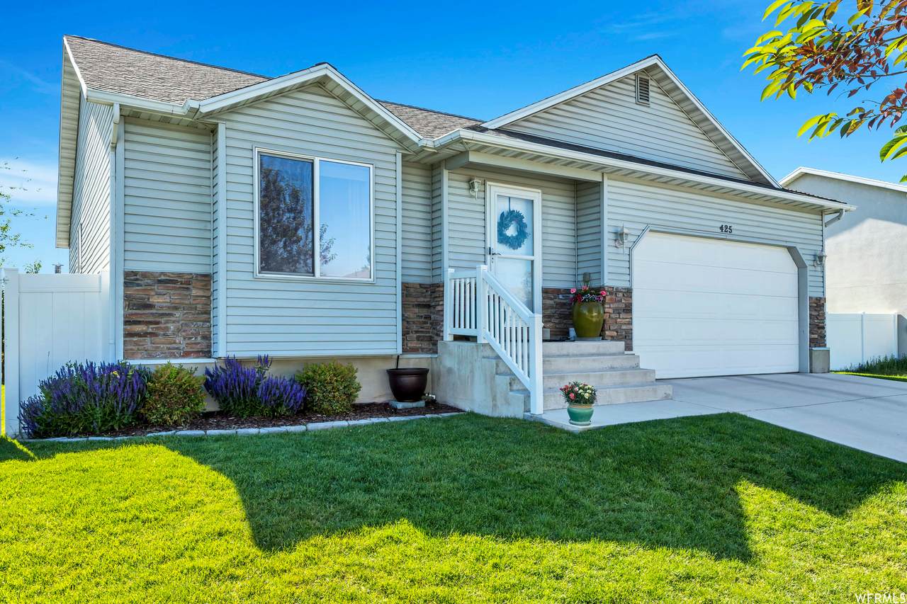 425 Silent Glen Ln - Photo 1