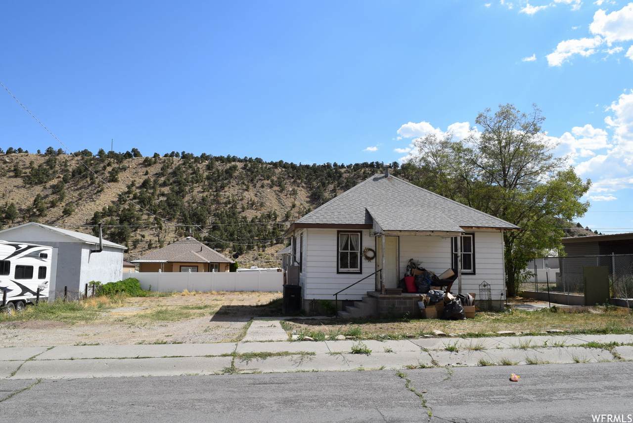 718 Royal St - Photo 1