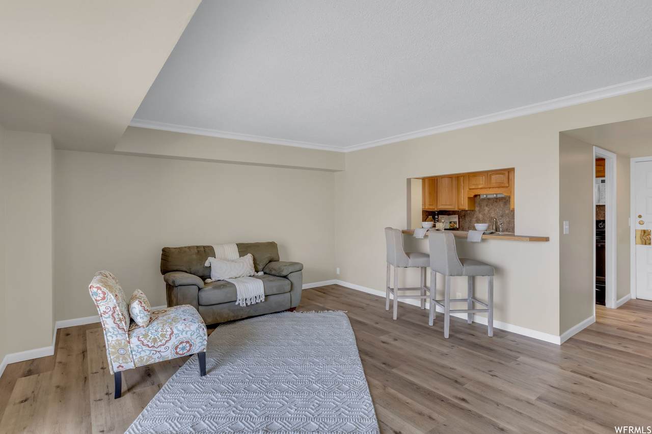 875 Donner Way - Photo 1