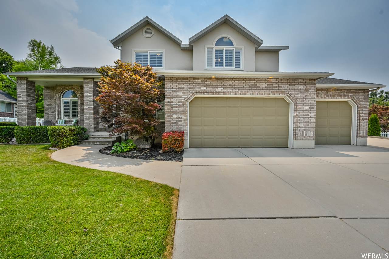 1062 Homestead Ln - Photo 1