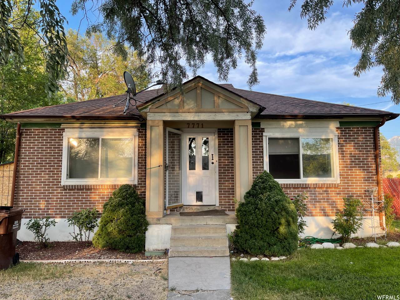 7771 Oak St - Photo 1