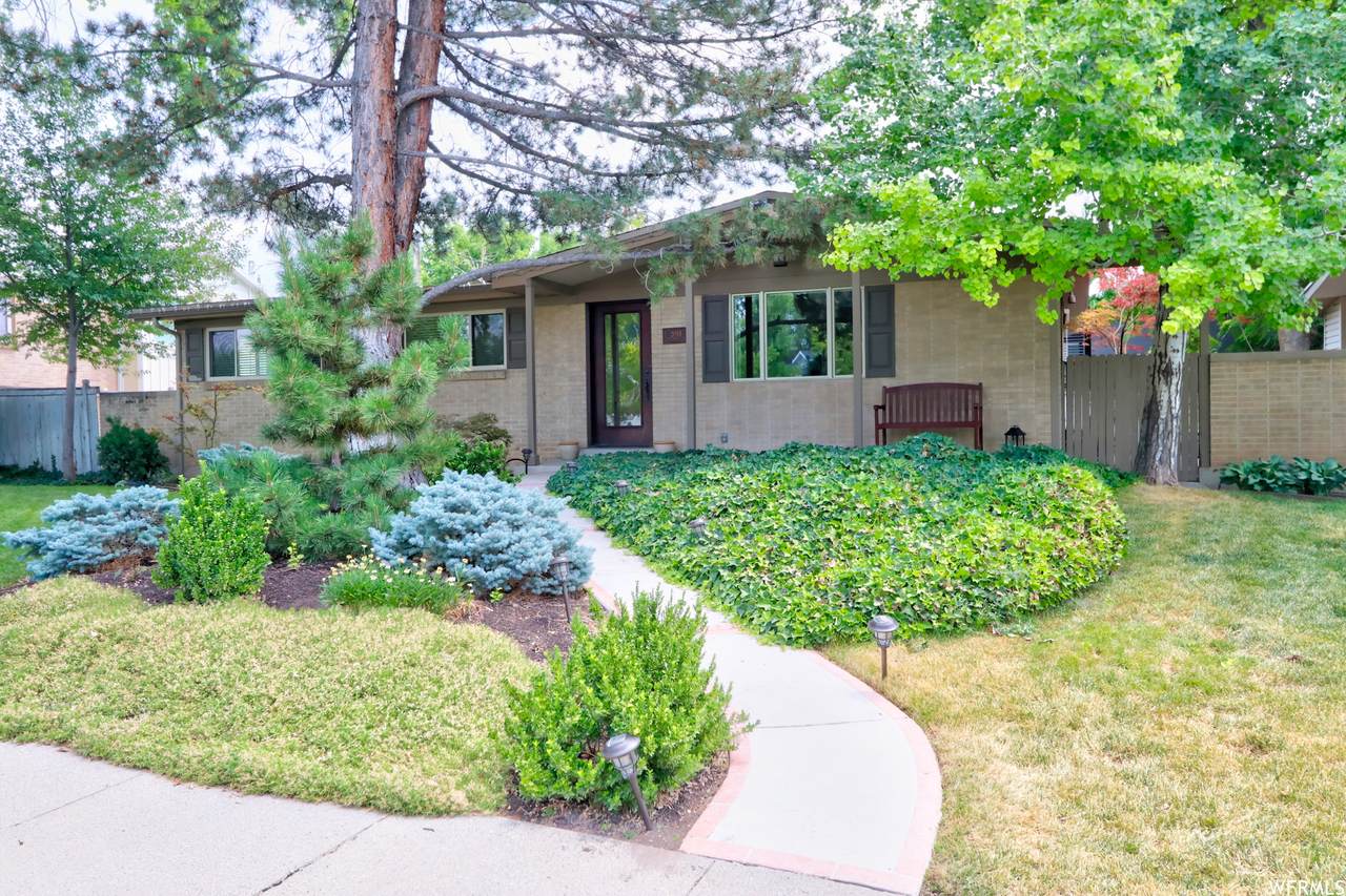 2054 Greenbriar Cir - Photo 1