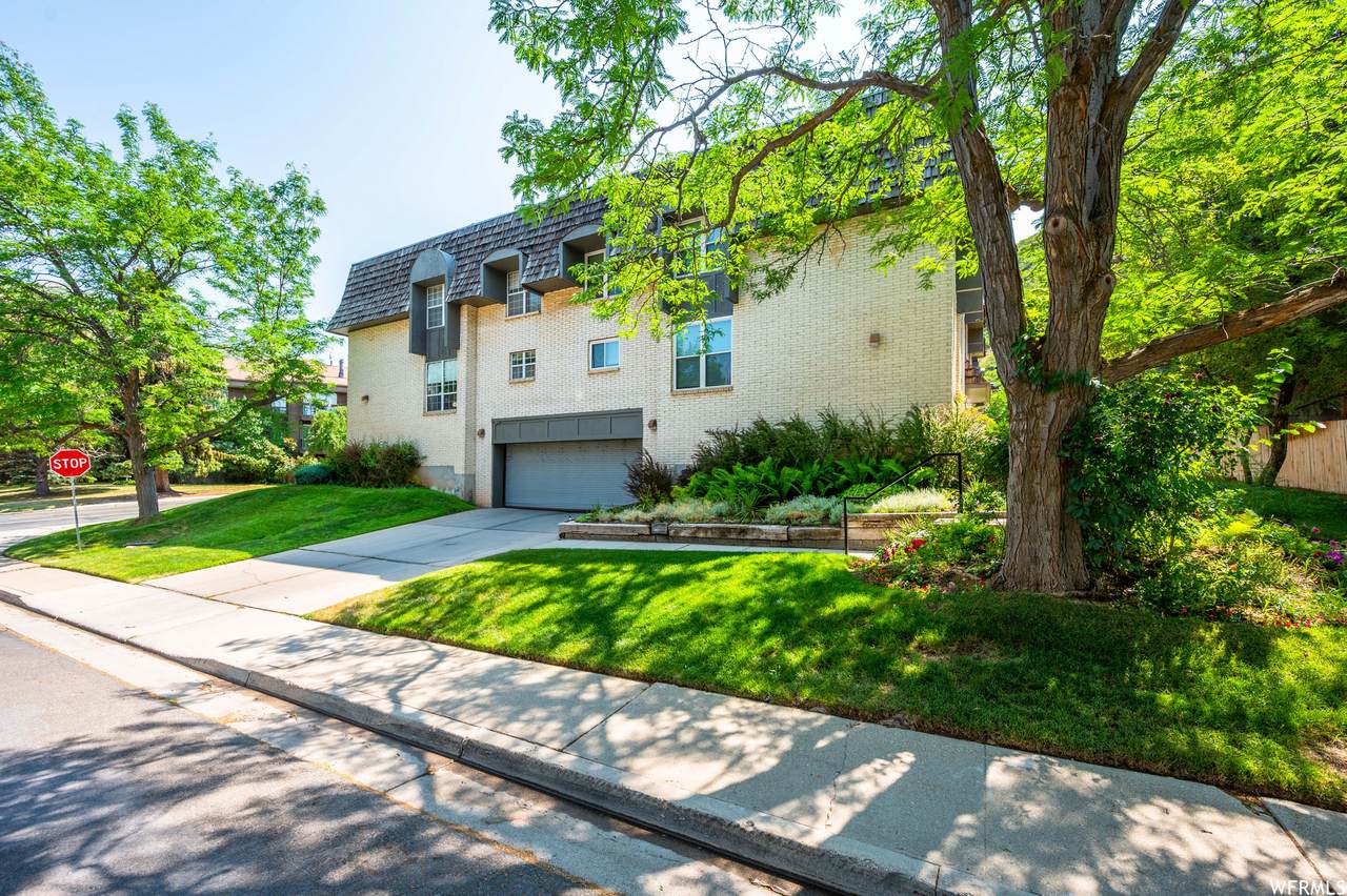 3000 Kennedy Dr - Photo 1