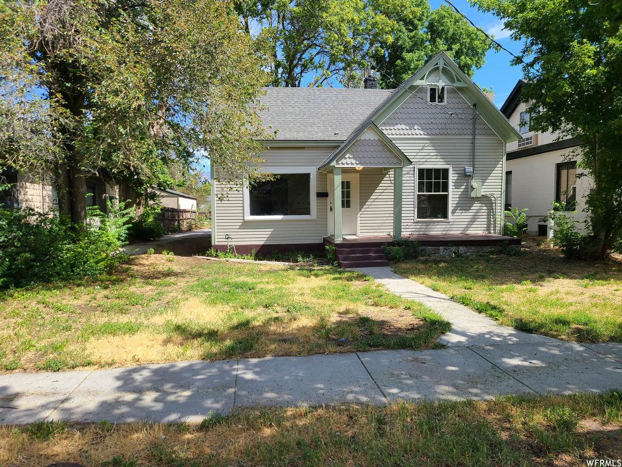 552 17TH St - Photo 1
