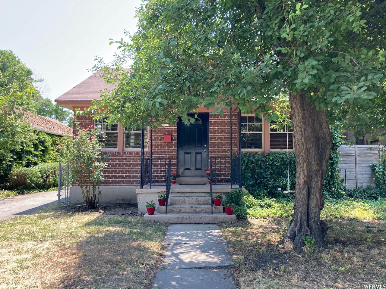 120 Herbert Ave - Photo 1