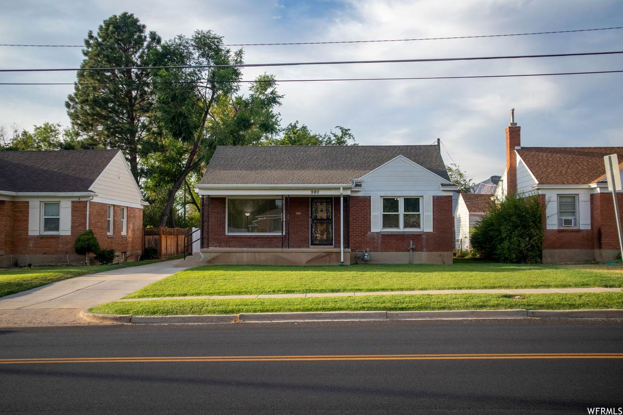 980 36TH St - Photo 1