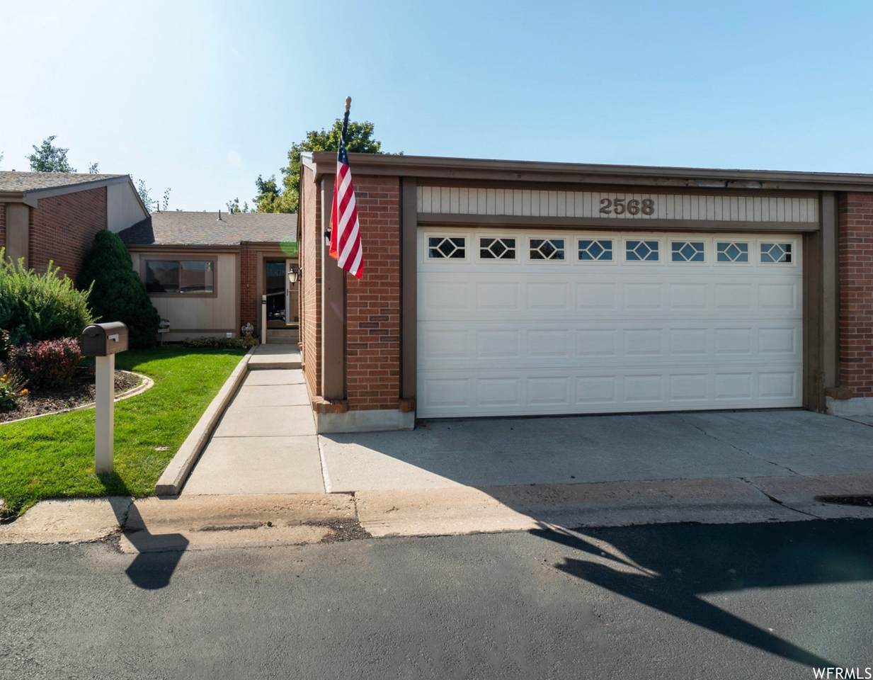 2568 1980 - Photo 1