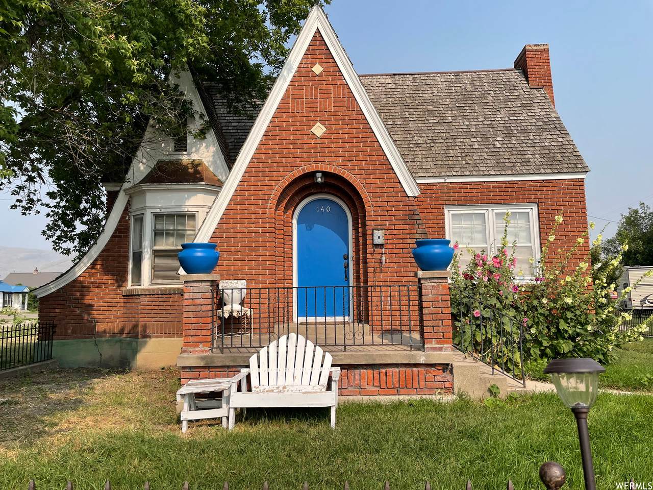 140 9TH St - Photo 1