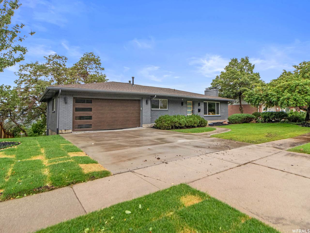 2248 Scenic Dr - Photo 1