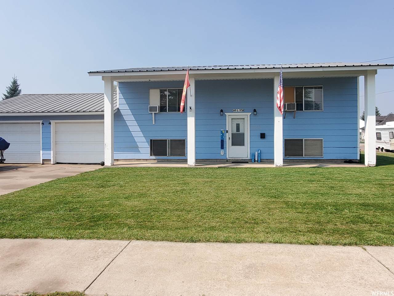 209 9TH ST. - Photo 1