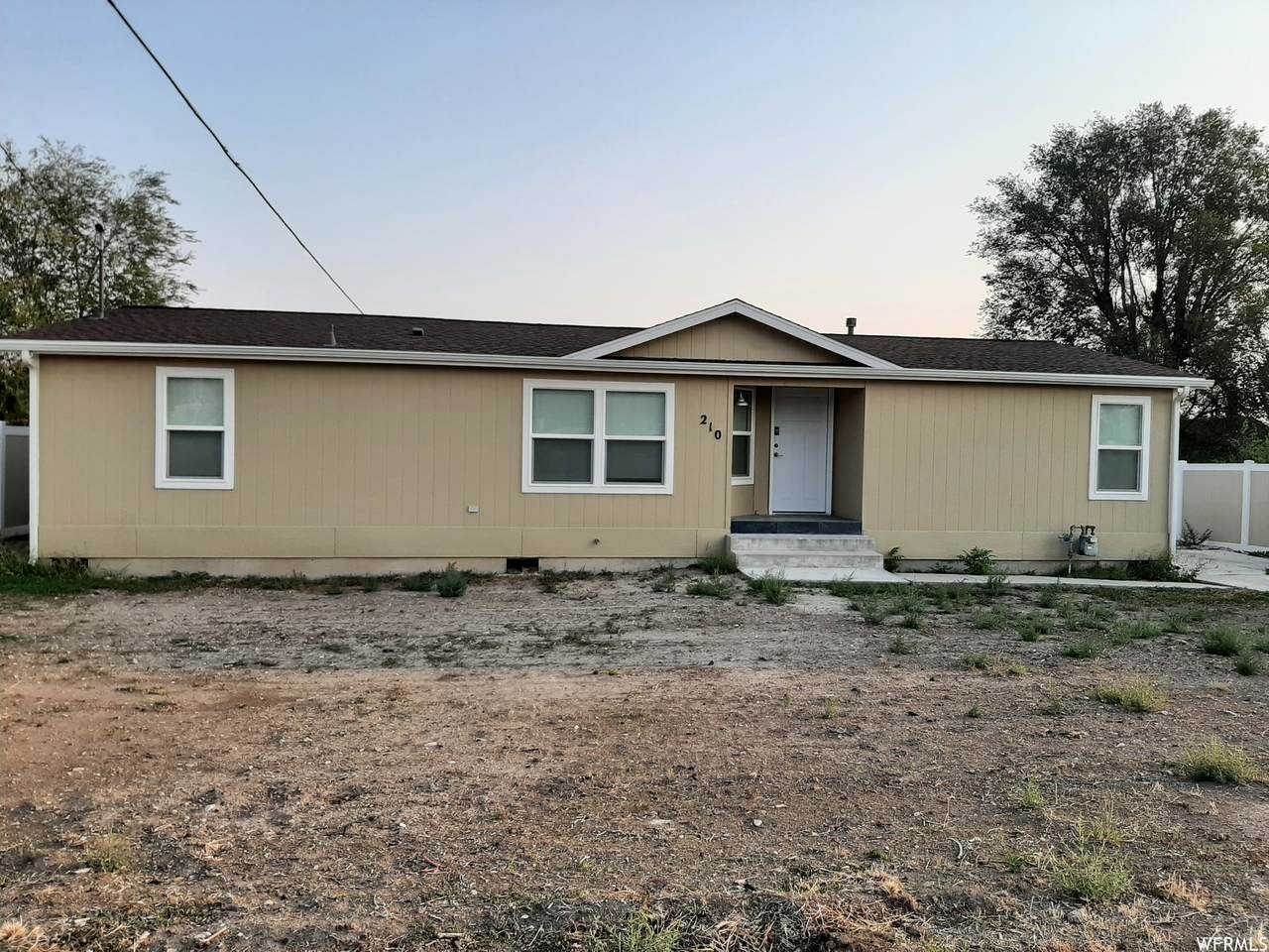 210 Peach St - Photo 1