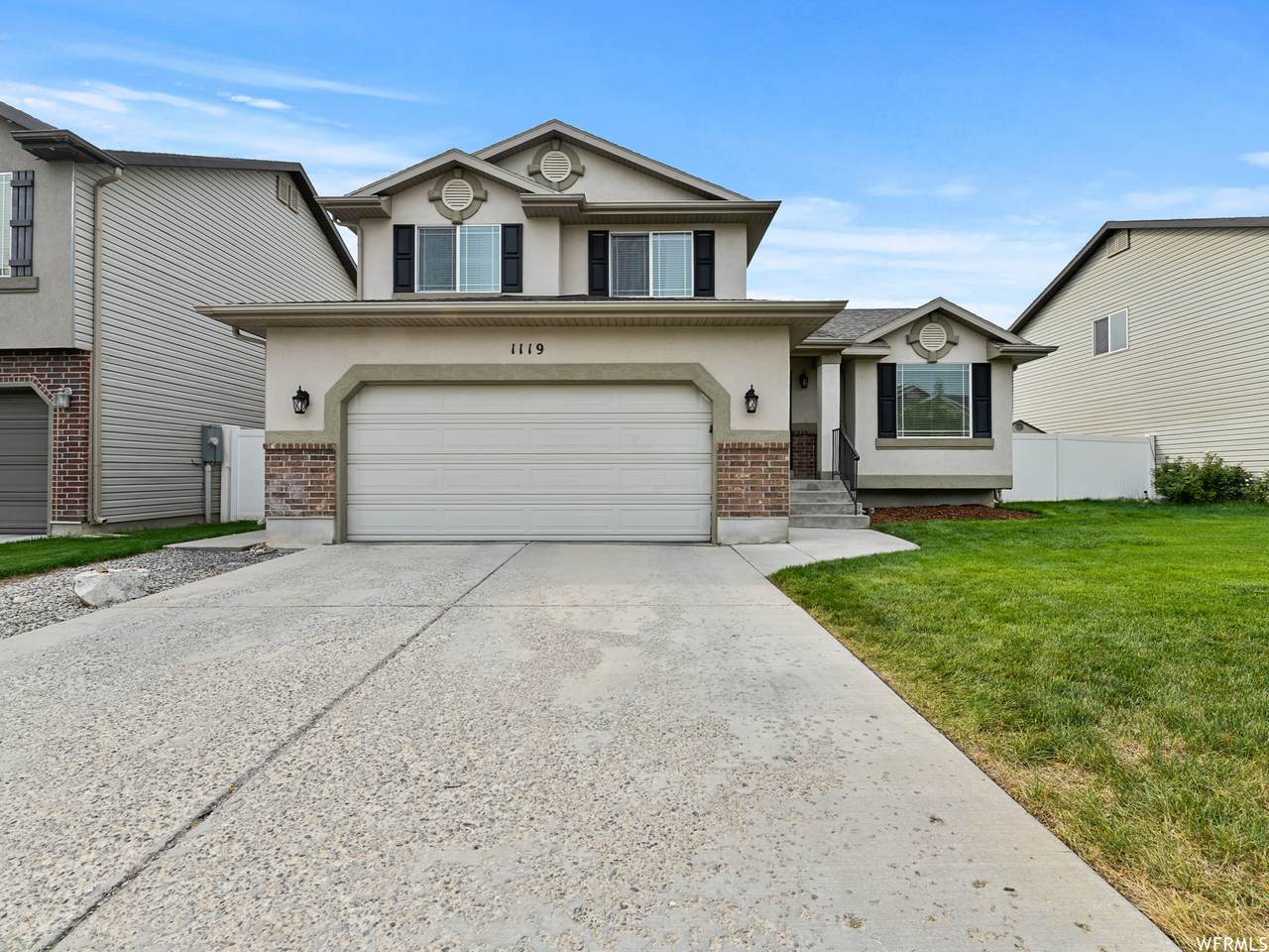 1119 Kensington Dr - Photo 1