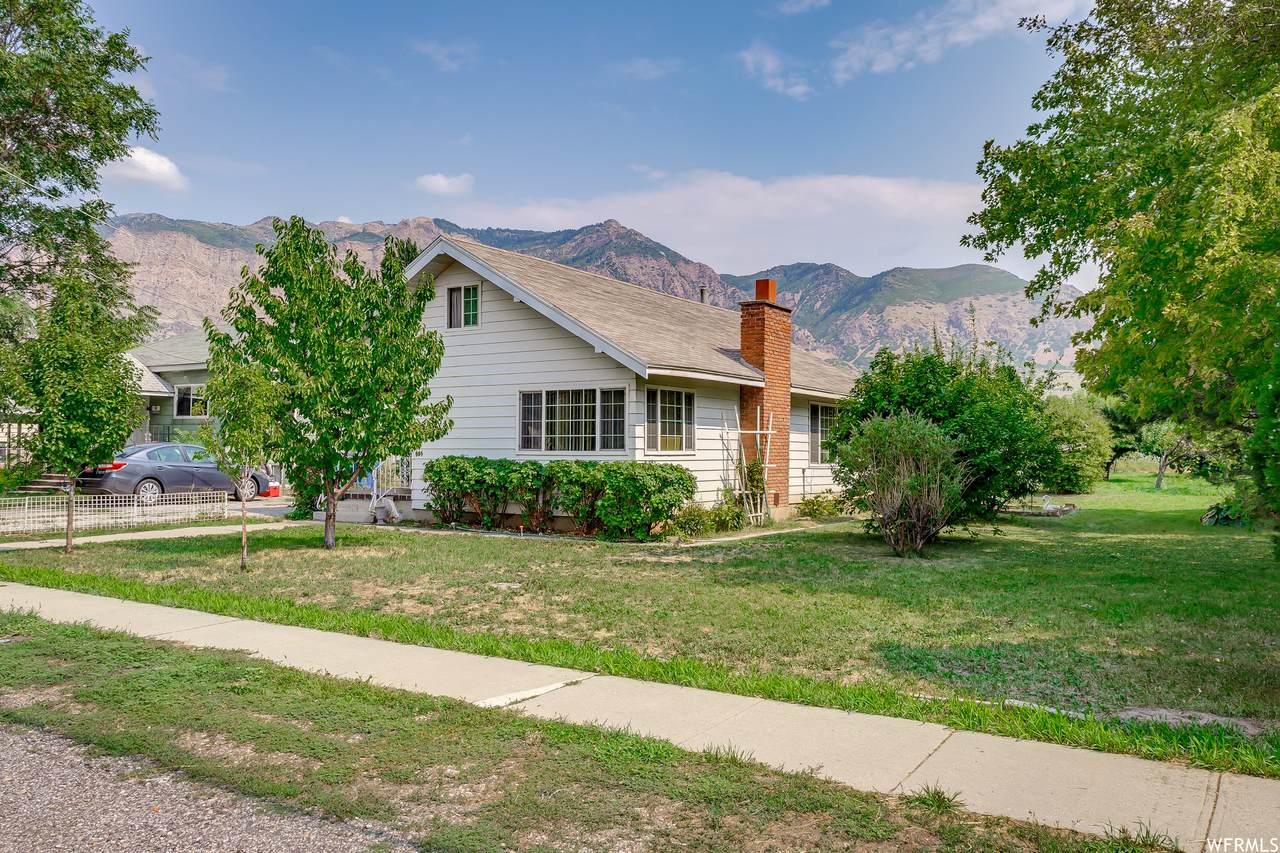 823 Canyon Rd - Photo 1