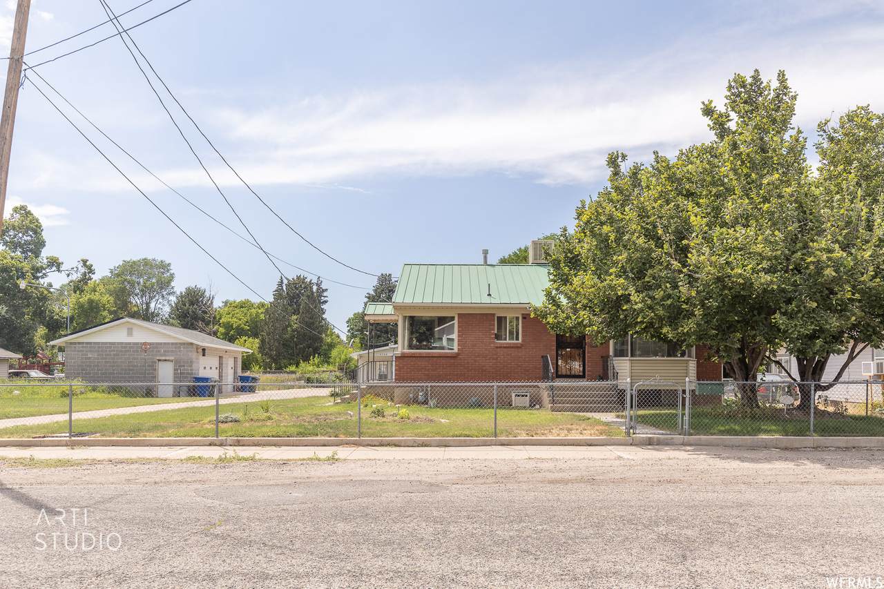 820 Canyon Rd - Photo 1