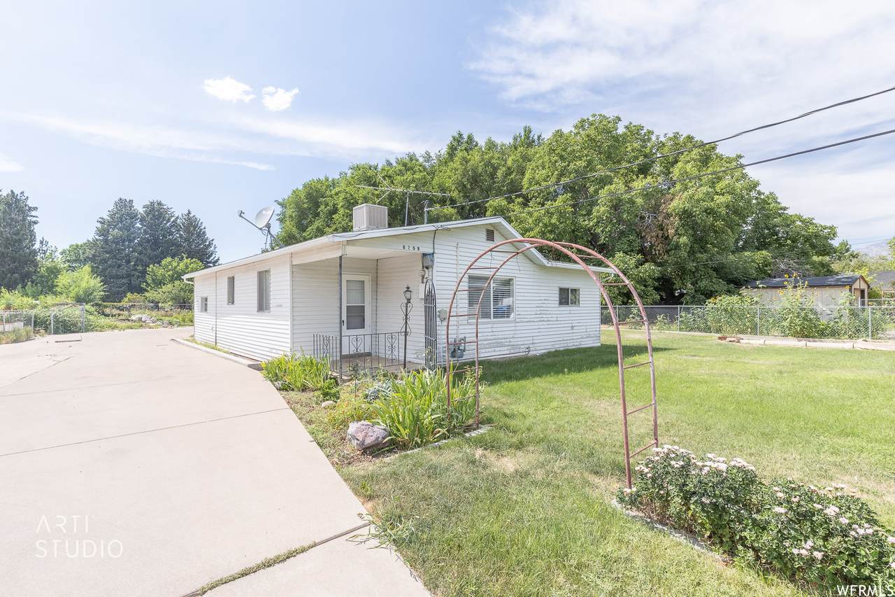 820 Canyon Rd - Photo 1
