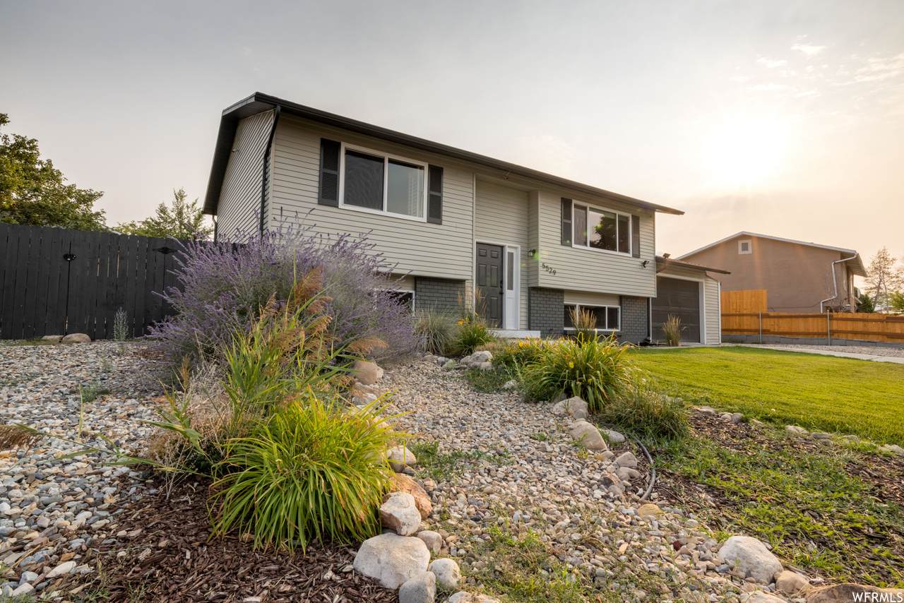 5529 Mountain Men Dr - Photo 1