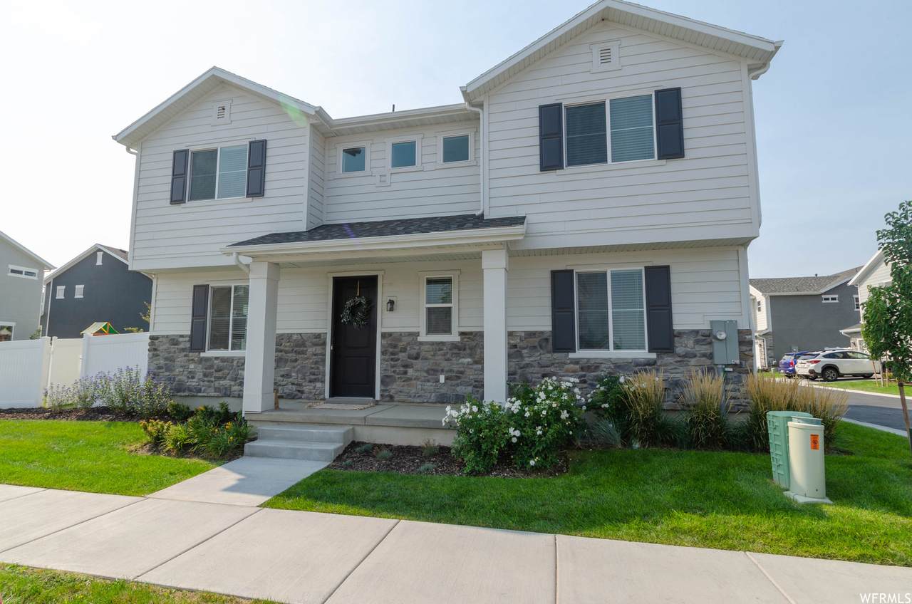 1601 Parkview Dr - Photo 1