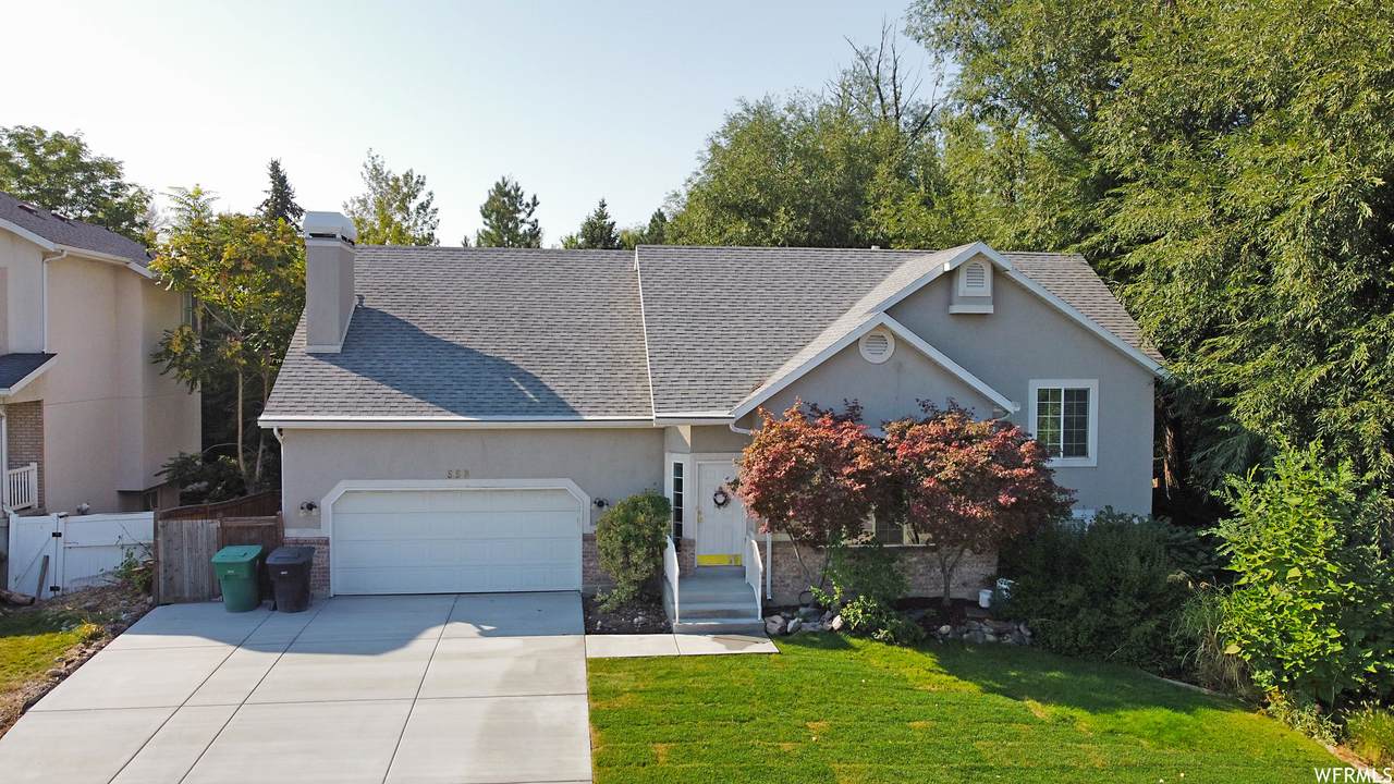 558 Creekview Dr - Photo 1