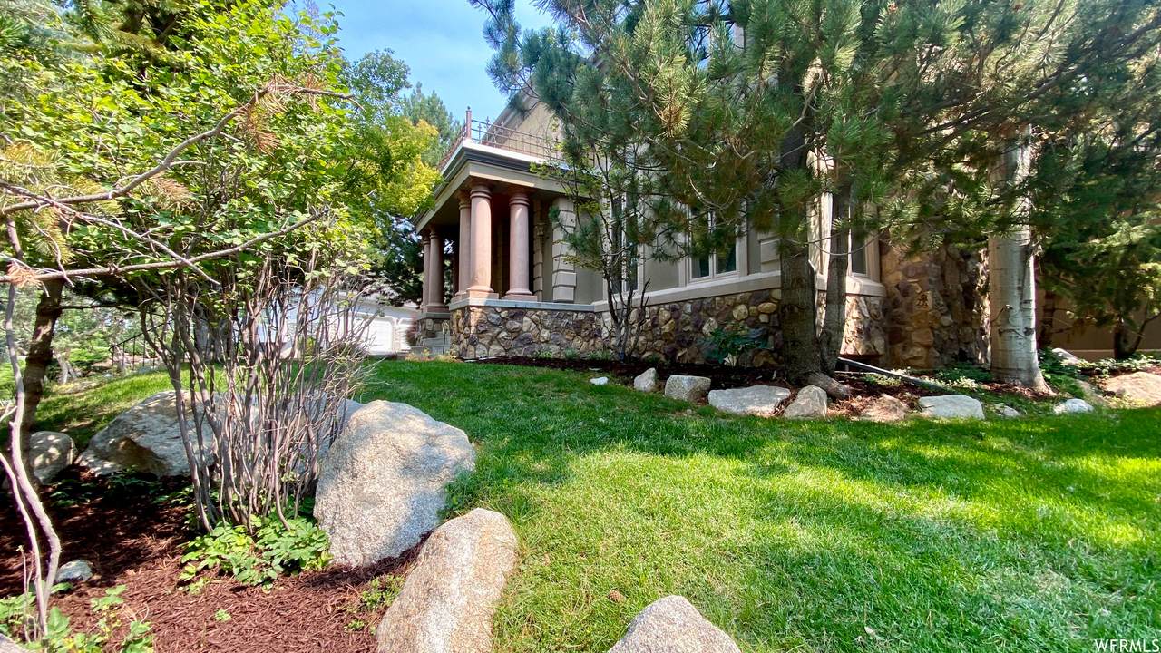 2484 Stonebrook Cir - Photo 1