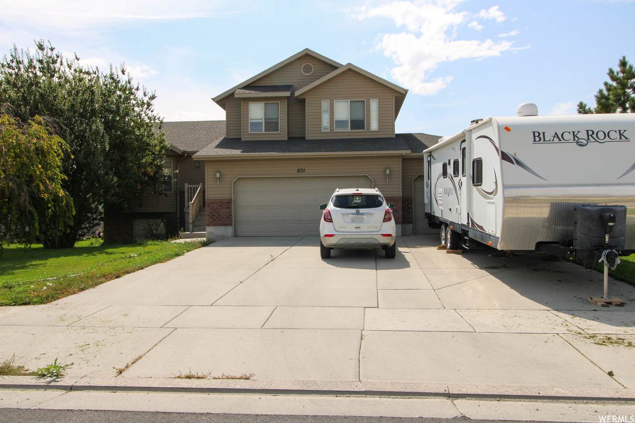 831 900 - Photo 1