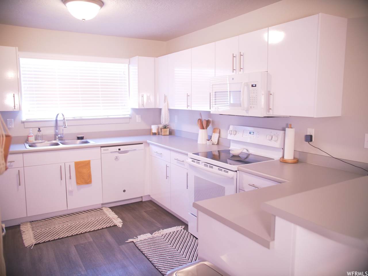 1700 S Sandhill Rd - Photo 1