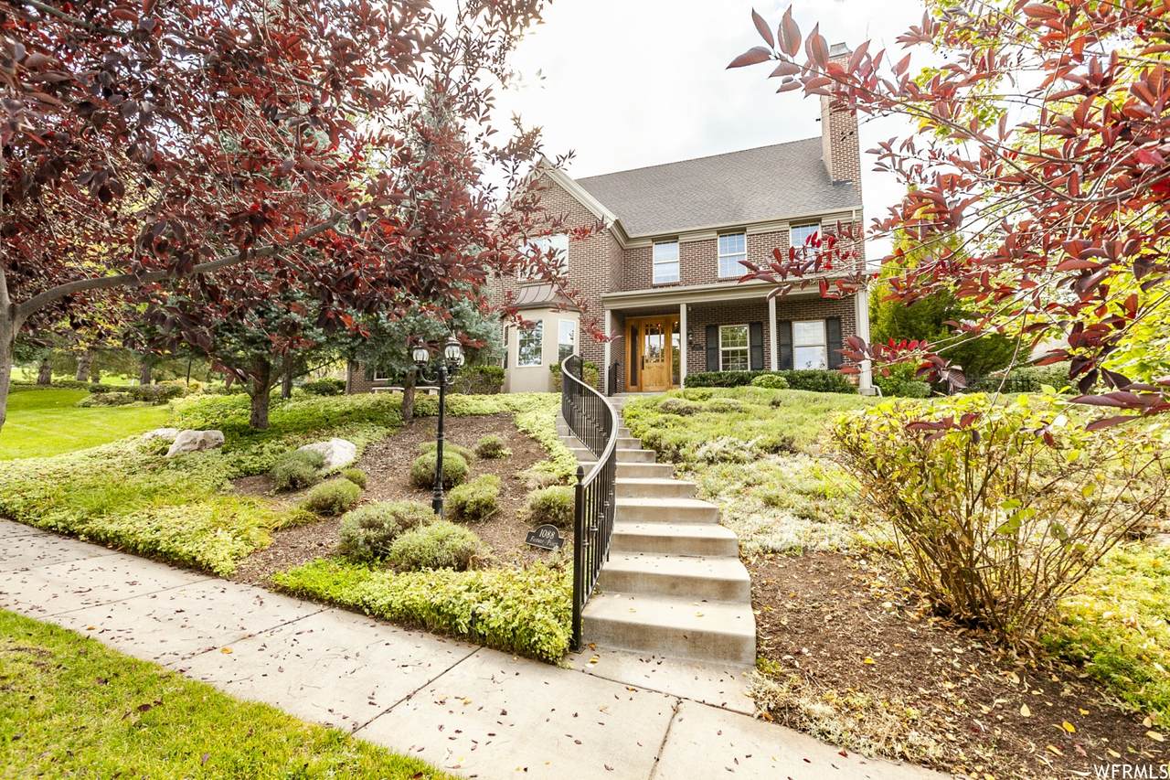 1088 Fairway Pl - Photo 1