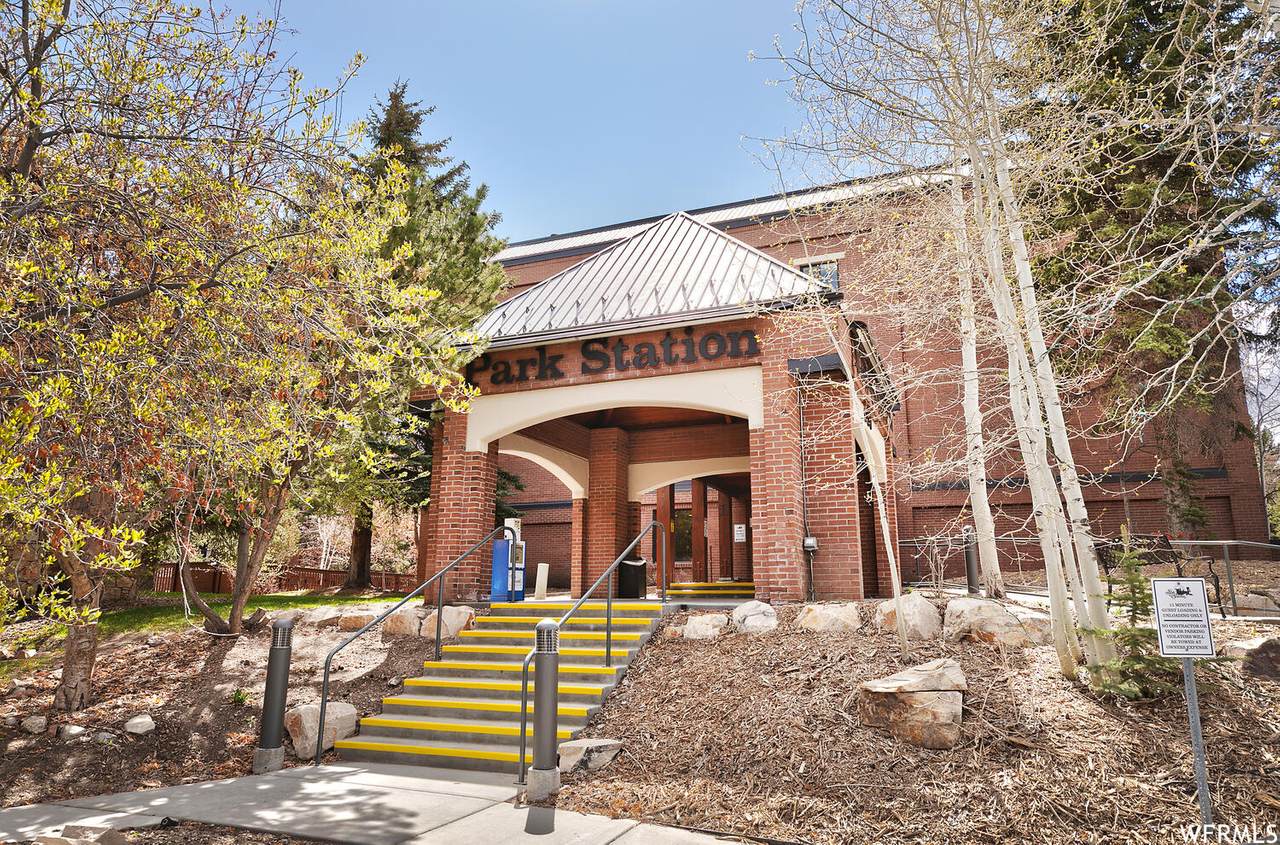 950 Park Ave - Photo 1