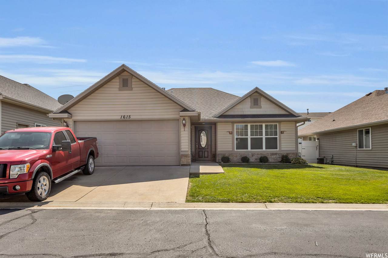 1615 Royal Ridge Dr - Photo 1