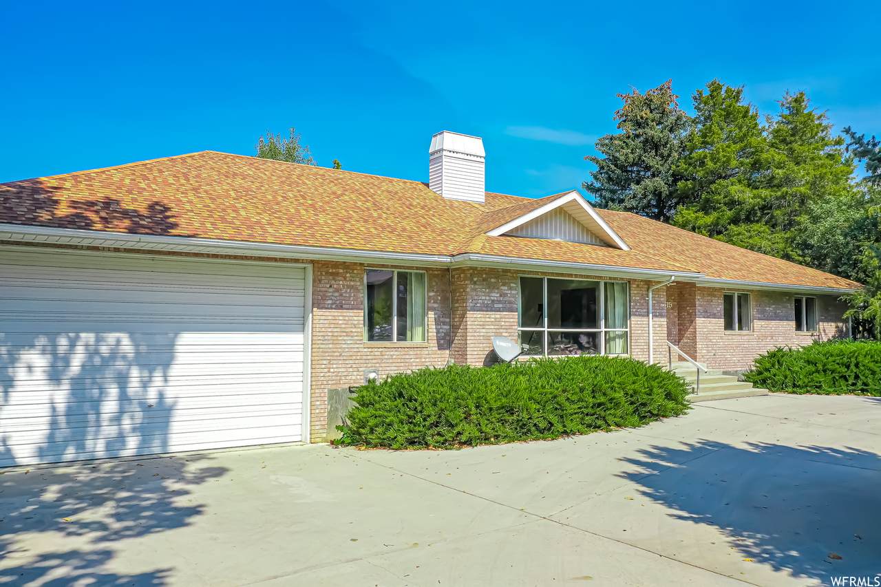 15 Hazel Dr - Photo 1