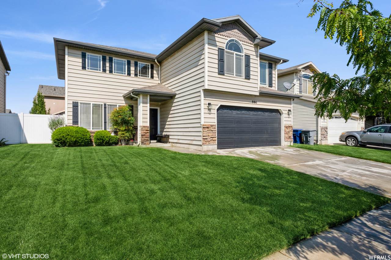 990 York Dr - Photo 1