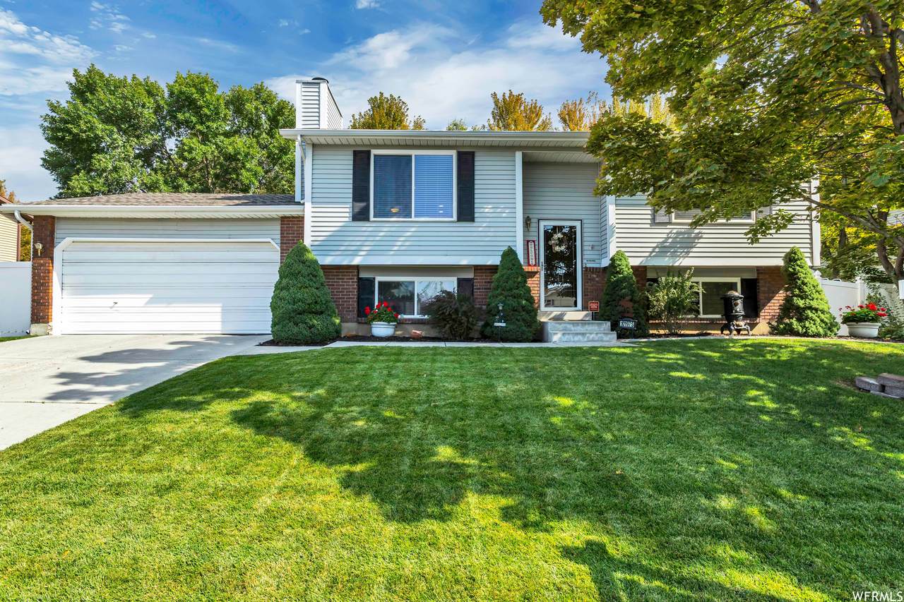 10197 Countrywood Dr - Photo 1